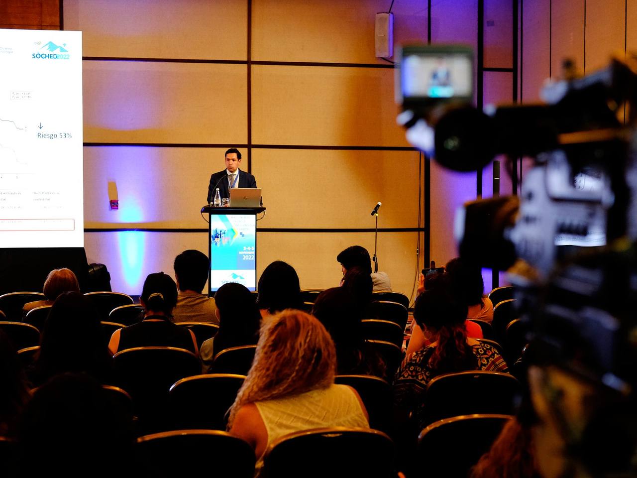Charla con cámara en primer plano